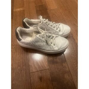 MICHAEL MICHAEL KORS  Logo Sneaker - Size 6